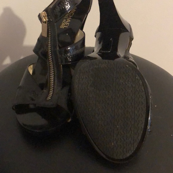 MK Berkley Zip-up Dress Sandals Patent Leather - Picture 4 of 4